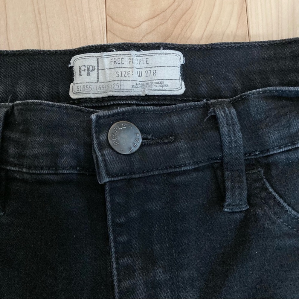 Free People Skinny Jeans Legging
Size 27 R, Black - Picture 5 of 6
